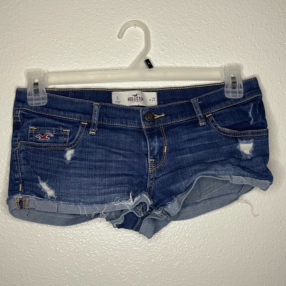 Hollister Shorty Shorts! || SIZE 5 (27) || Dark Blue, Distressed Denim